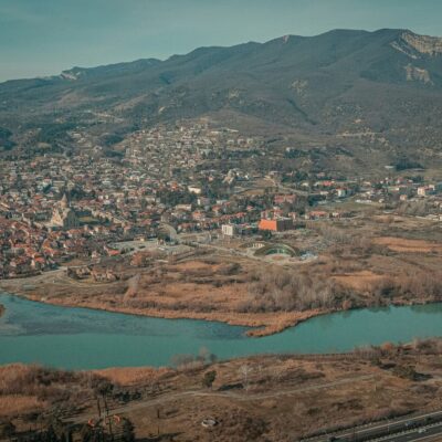 Vacanze low cost a Gjirokastër: storia, magia e cibo da sogno in Albania