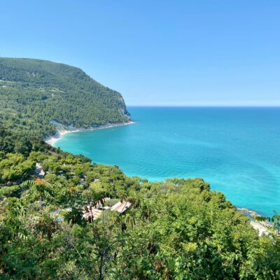 Vacanze low cost alla Riviera del Conero: il paradiso nascosto delle Marche